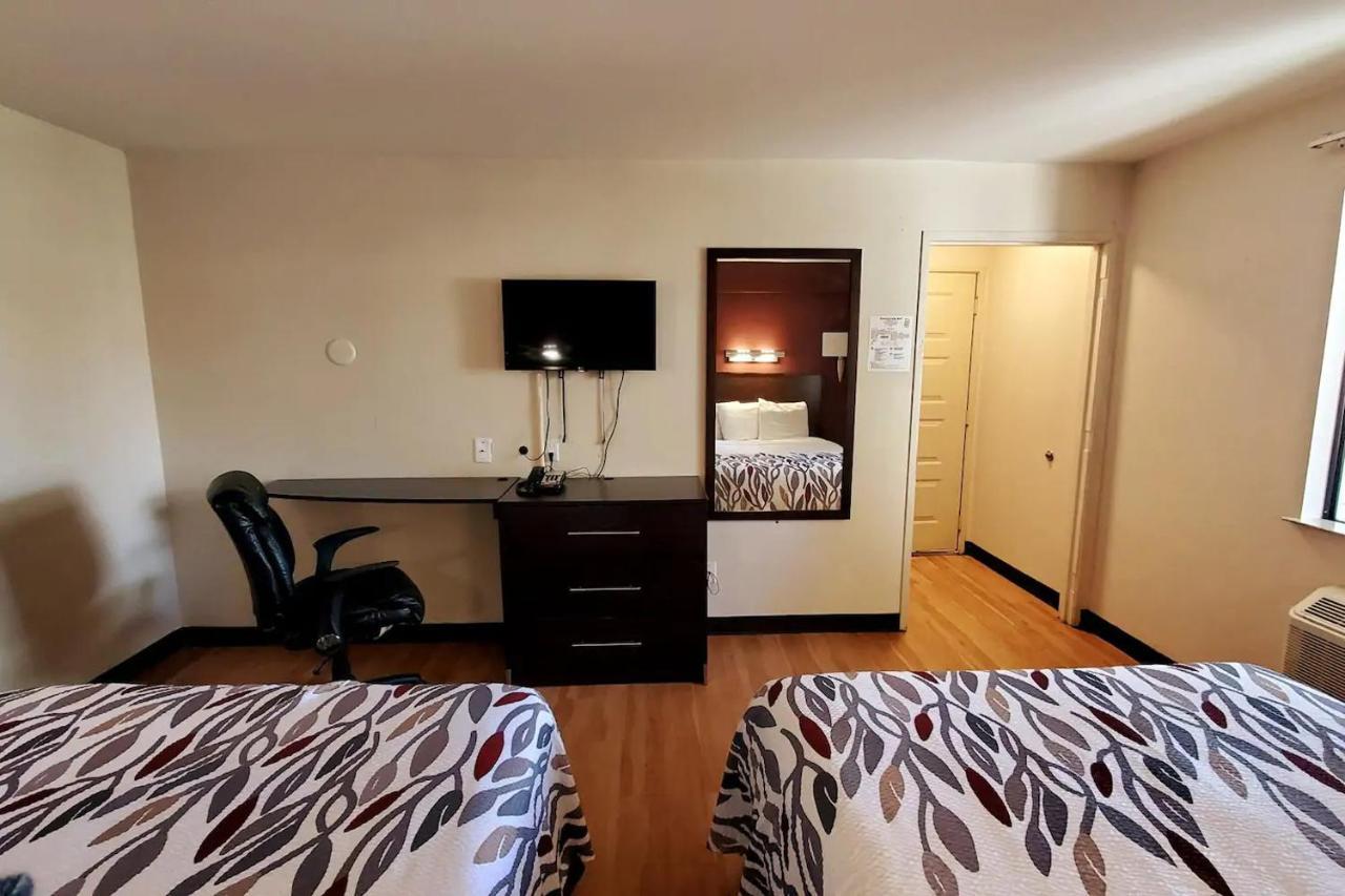 Hotel California And Suites,