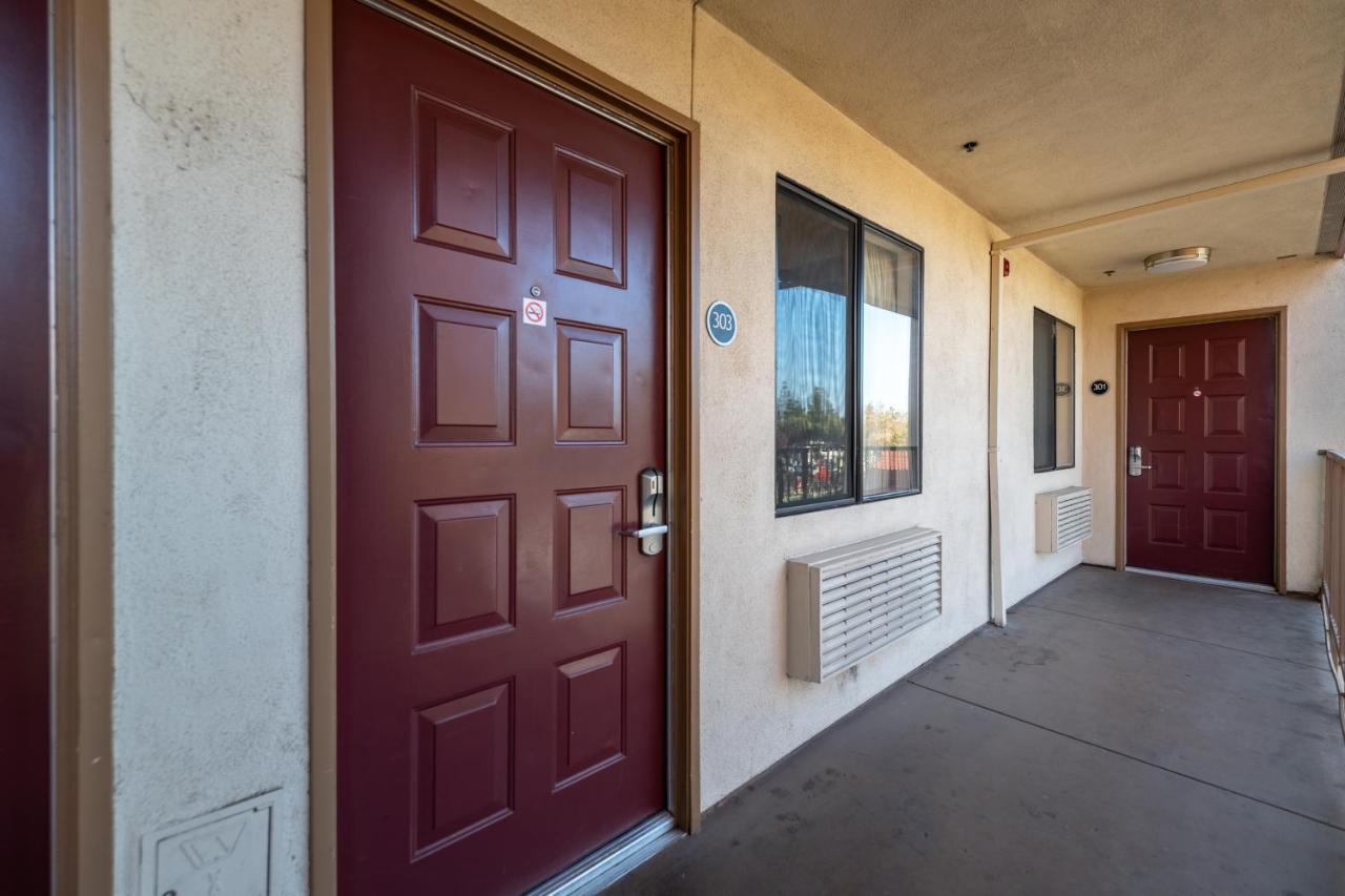 Hotel California And Suites, 2*